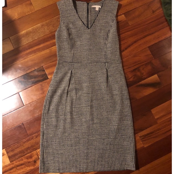 Banana Republic Dresses & Skirts - Banana Republic V-Neck Knit Tweed Dress - Sz 4